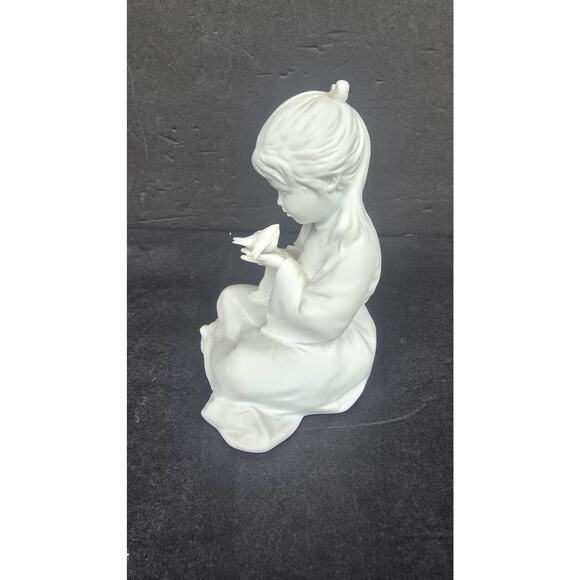 AK Kaiser Germany Bisque Porcelain Seated Girl with Dove Figurine White 806 - Picture 3 of 8